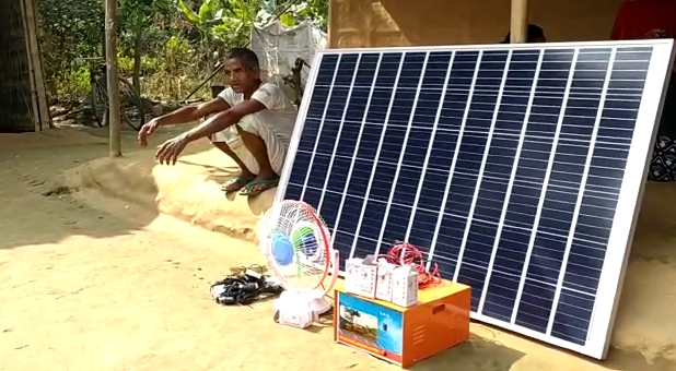 solar-light-and-fan-distribution-between-poor-family-at-moran