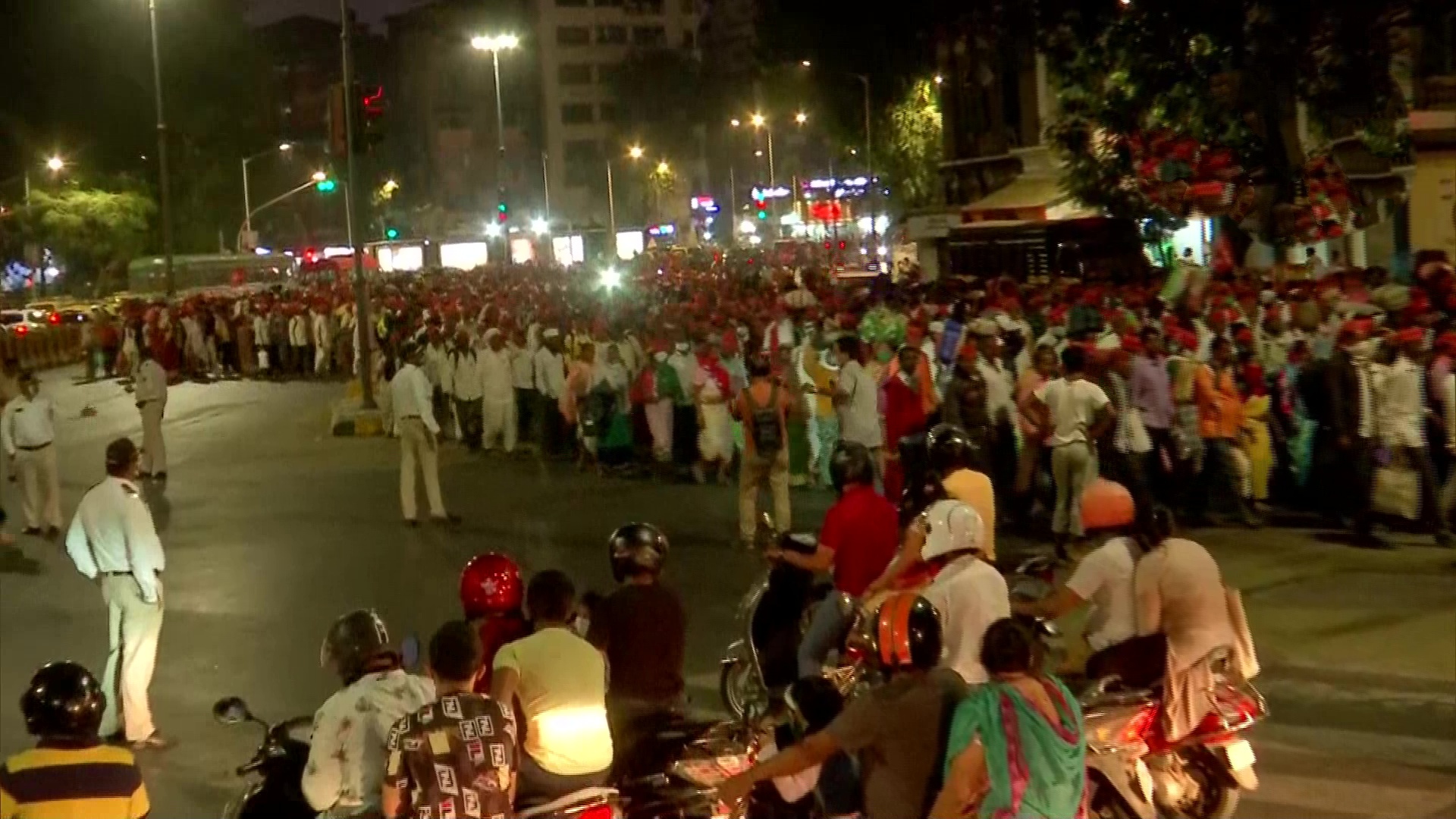 Maharashtra: Farmers from Nashik reach Azad Maidan in Mumbai.