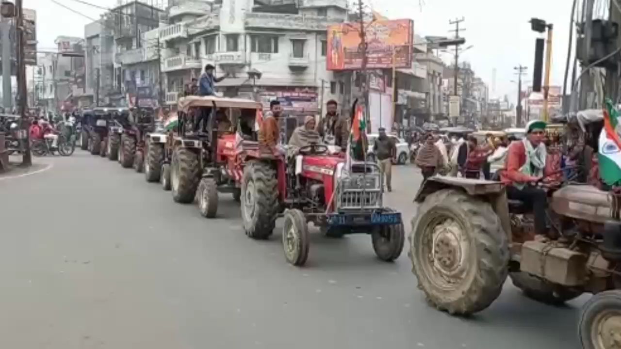 राष्ट्रीय लोक दल ने निकाली ट्रैक्टर रैली.