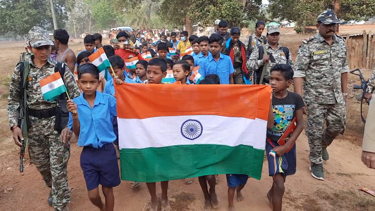 on-this-rupublic-day-tricolor-hoisted-in-pahurana-village-of-dantewada