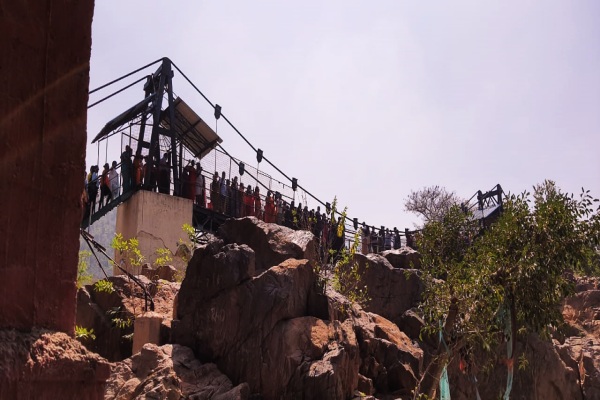 Dharmapuri  ஒகேனக்கல்லில் குவிந்த சுற்றுலாப் பயணிகள்  ஒகேனக்கல்  hoganakkal  Tourists congregate at hoganakkal