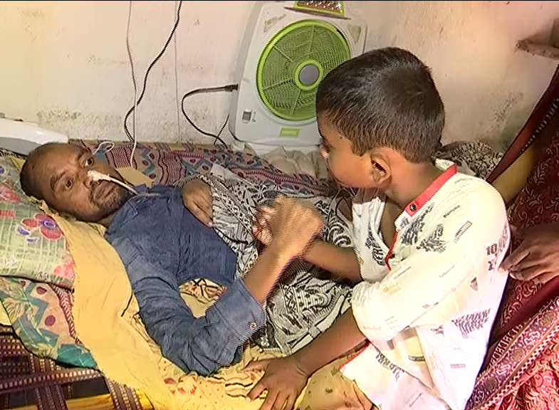 nizamabad resident paralysed after injured in gulf