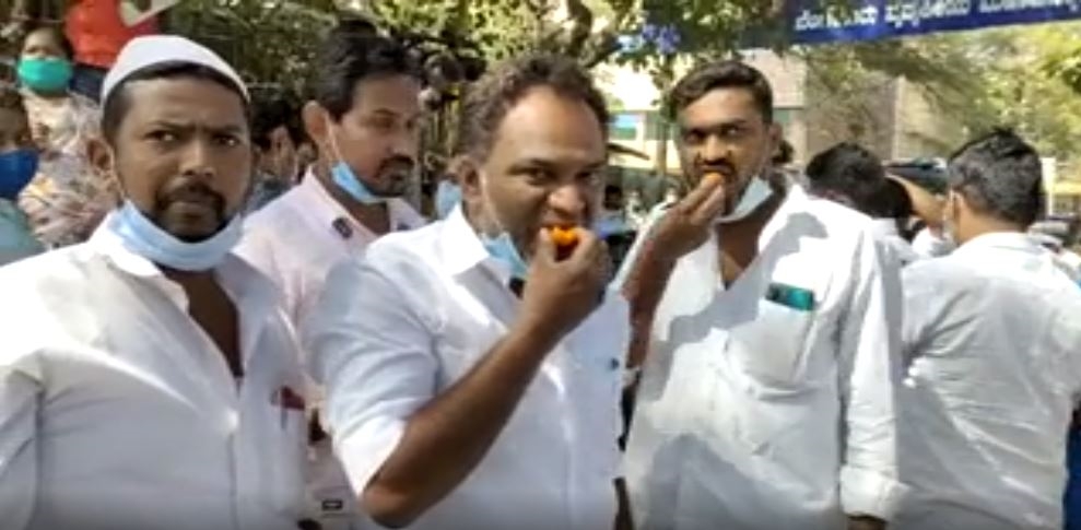 Sasikala supporters distributed sweets in celebration