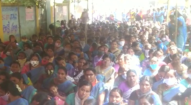 anganwadi workers protests in anantapuram