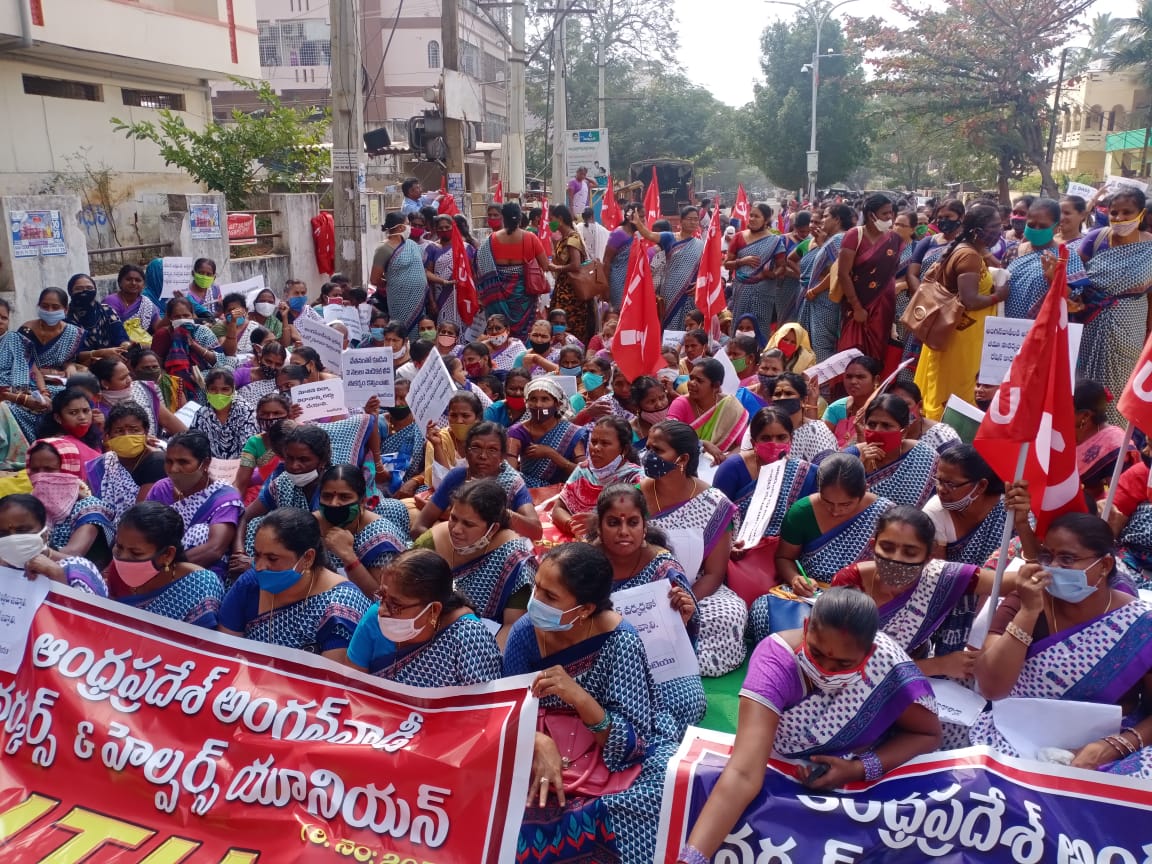 anganwadi workers protests in visakha