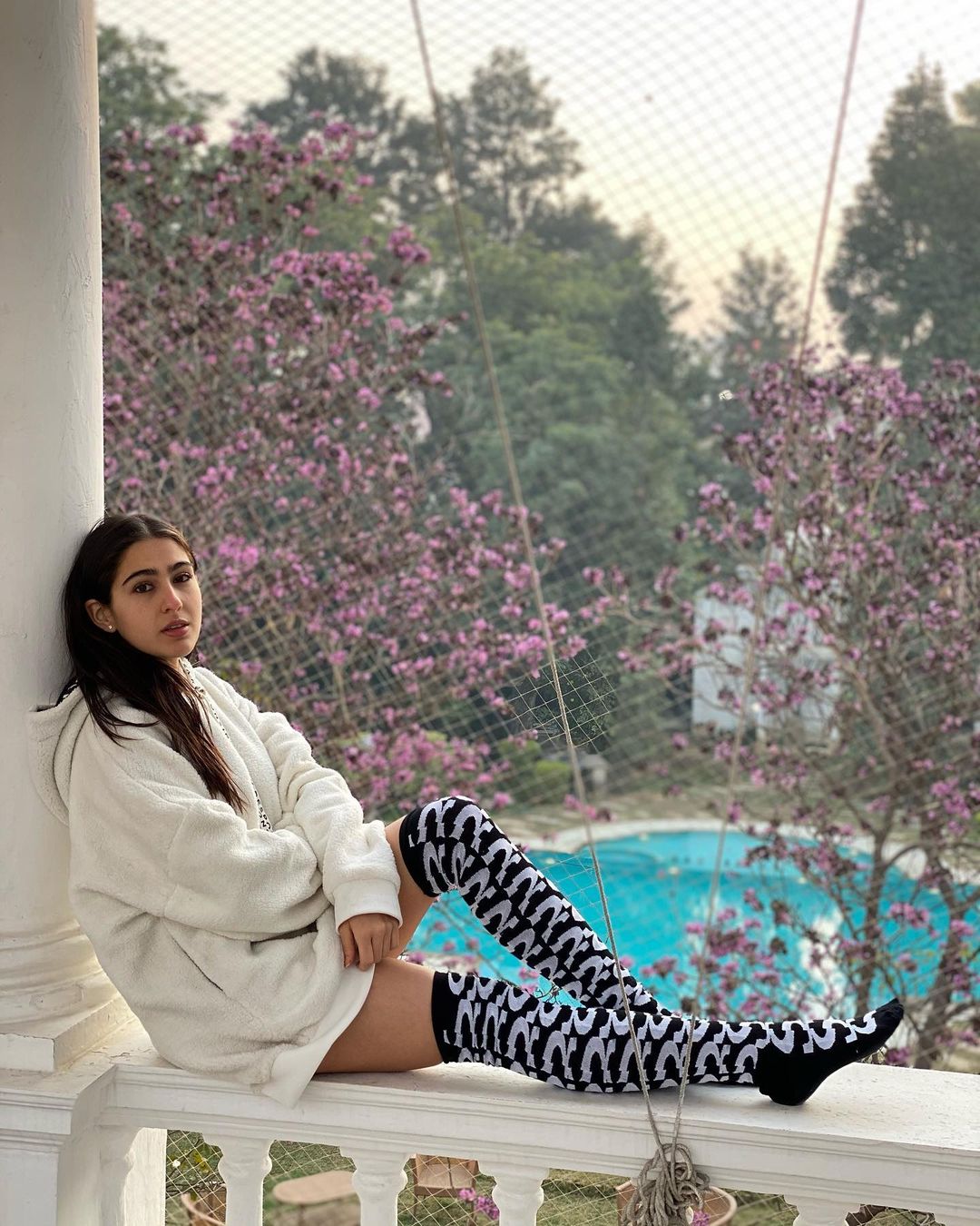 Sara Ali Khan shares a dash of 'sweater days and winter haze'