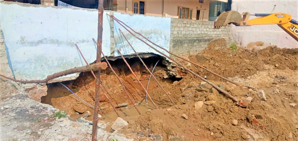 locals shocked after seeing sticks support to compound wall in kukatpally