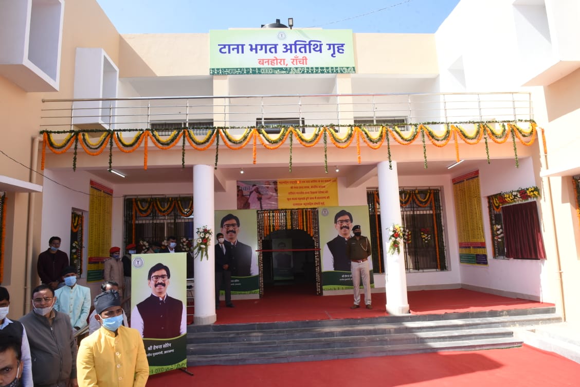 cm hemant soren unveils statue of mahatma gandhi in ranchi