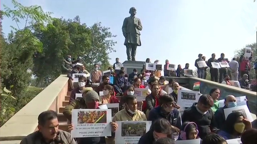 families of Police personnel who were injured in the tractor rally violence during stage a demonstration