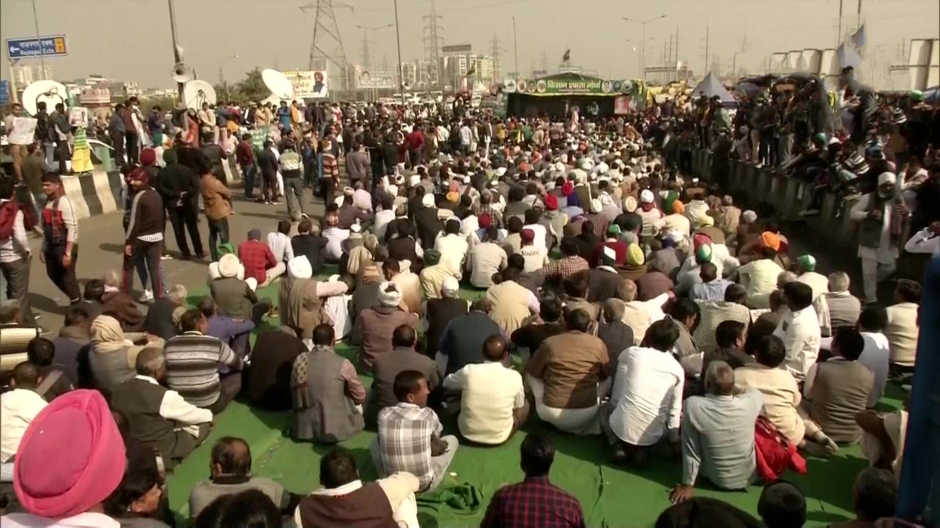 Farmers dance to folk tunes at night as cops put up barbed wires, barricades at Ghazipur border