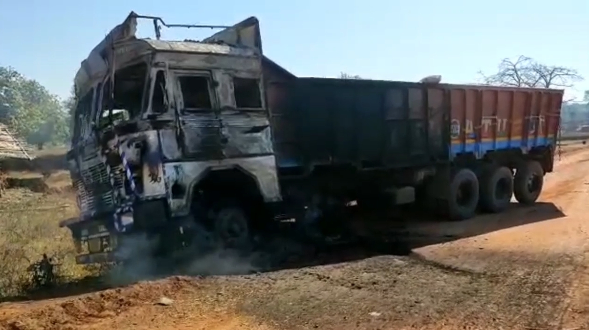 naxalites burn vehicles engaged in road construction in balaghat