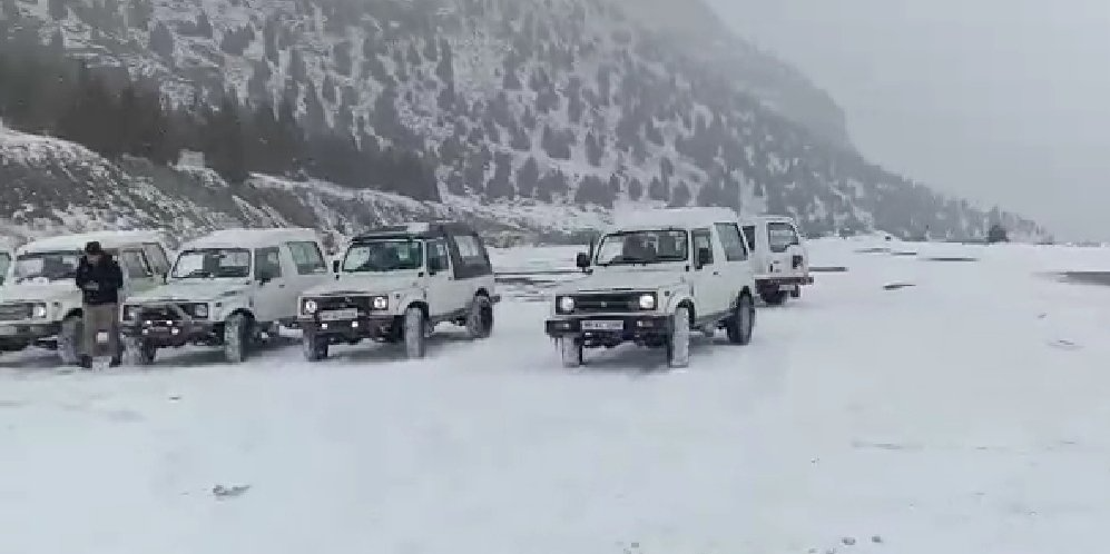 Snow falling across himachal pradesh and jammu and kashmir road safety precautions by transport dept of himachal pradesh