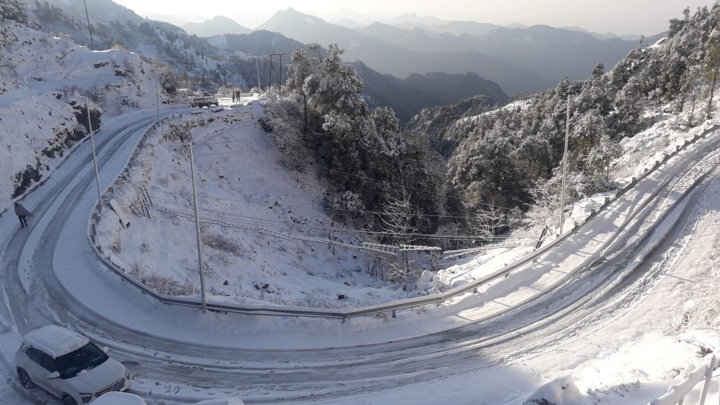 Snow falling across himachal pradesh and jammu and kashmir road safety precautions by transport dept of himachal pradesh