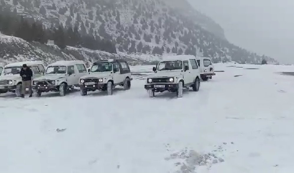 Snow falling across himachal pradesh and jammu and kashmir road safety precautions by transport dept of himachal pradesh