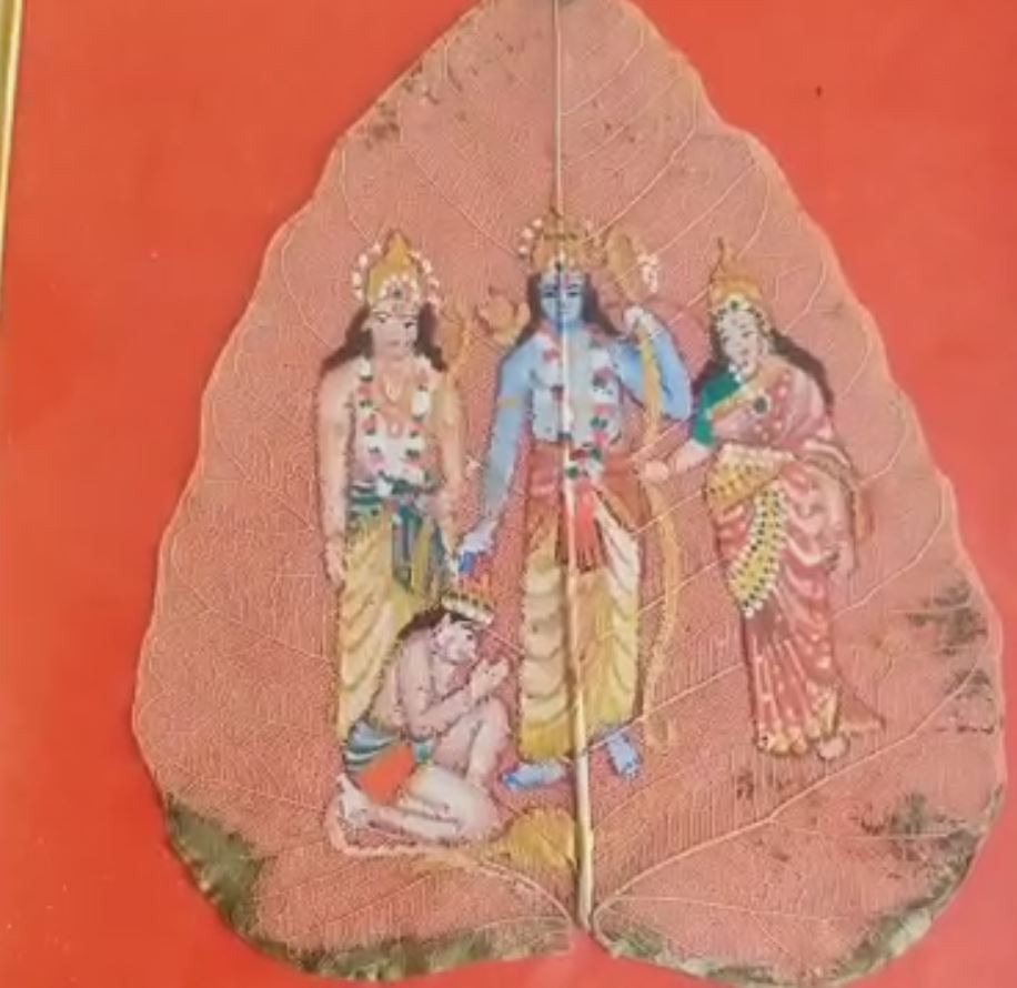 bikaner-artist-mitthu-mehra-creates-unique-drawings-on-tree-leaves