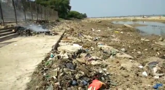 kaleshwaram-triveni-sangam-stinky-due-to-waste-at-mahadevpur-mandal-in-jayashankar-bhupalpally-district