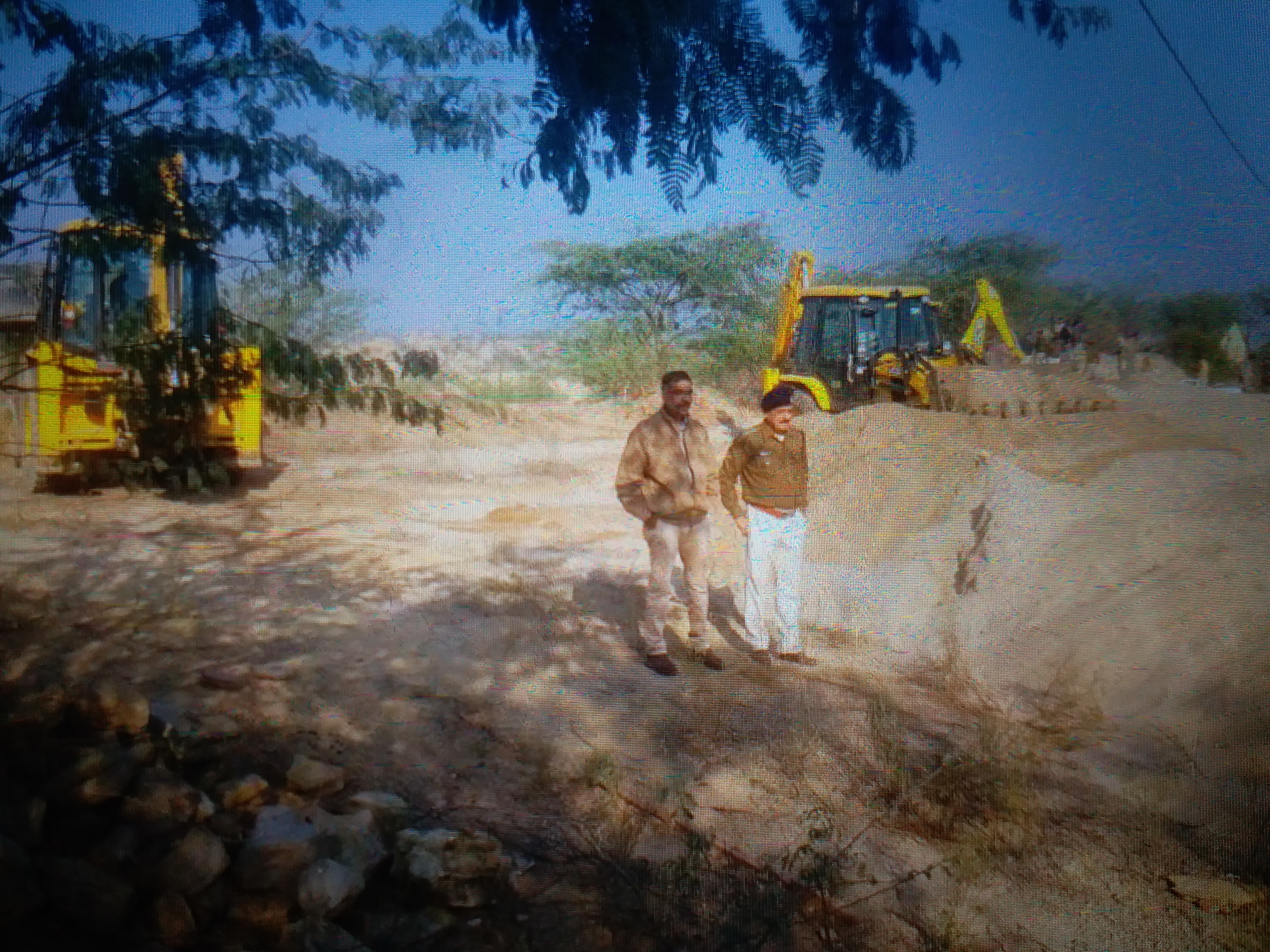 Forest and police department action against sand mafias in Deogarh Morena