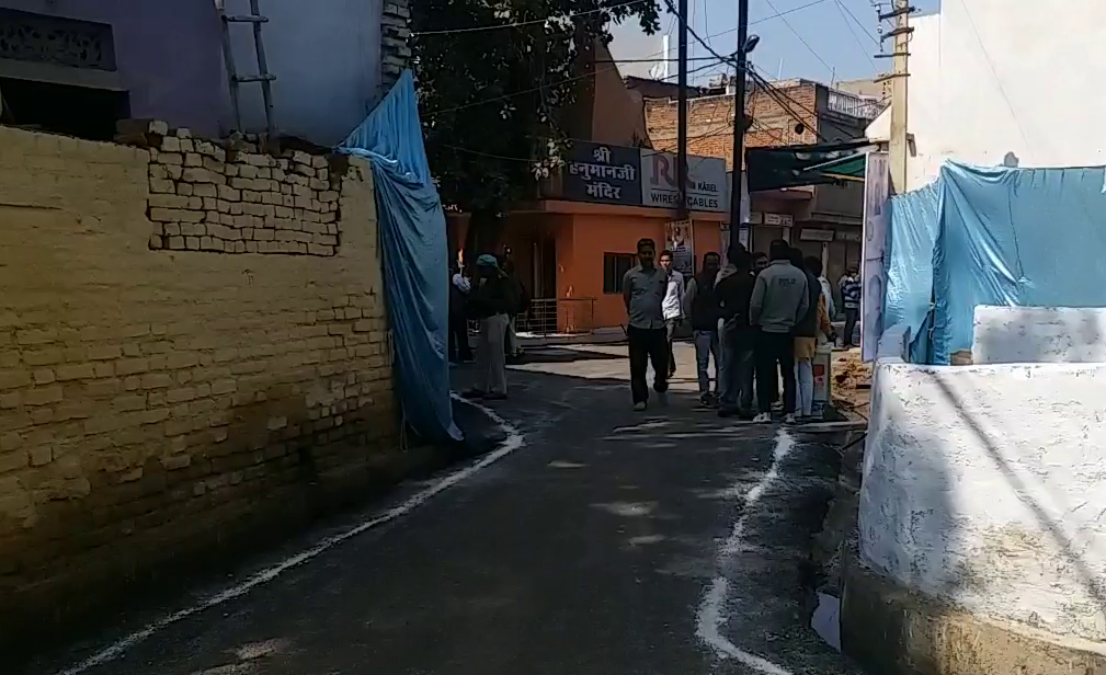 cm shivraj did lunch at sweeper Ramsevak Chindaria house in gwalior