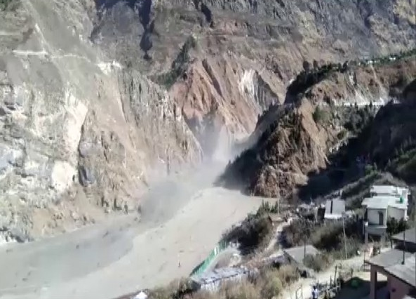 alert-in-uttarakhand-due-to-a-glacier-burst-in-raini-village