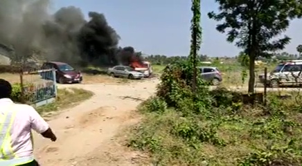 Fire broke out in supporter's car while crackers fired to welcome Sasikala