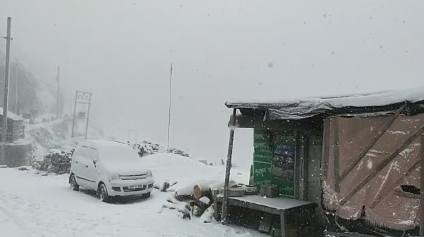 first snowfall of the season in Uttarakhand