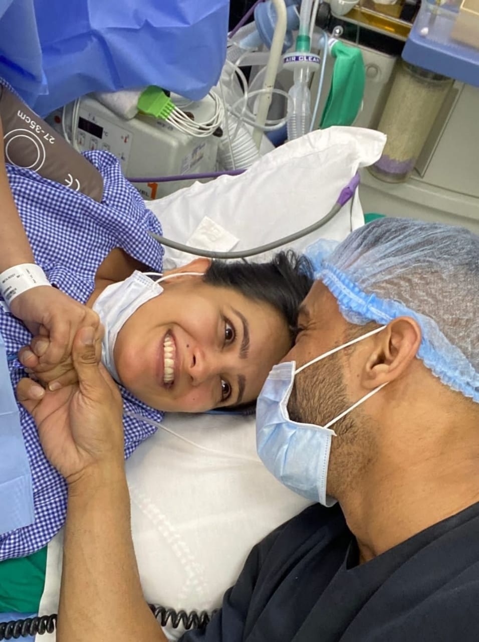 हॉस्पिटल से अनीता हसनंदानी की वायरल फोटो