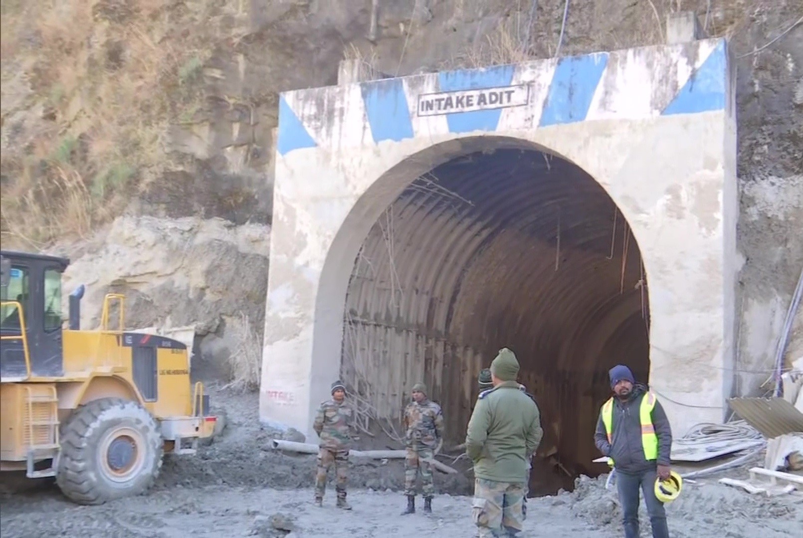 uttarakhand flood disaster operations are under progress to find missing workers in tunnel