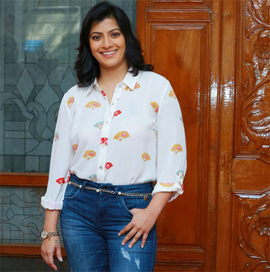 varalaxmi sarath kumar about her role in new movie naandi