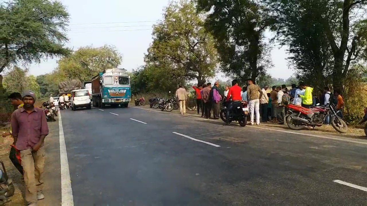 Maha: 15 killed, 5 injured after truck overturns in Jalgaon