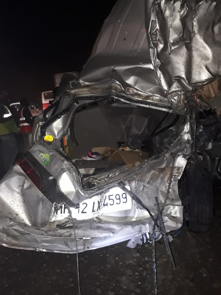 collision between multiple vehicles on Mumbai - Pune Expressway near Khopoli, 5dead