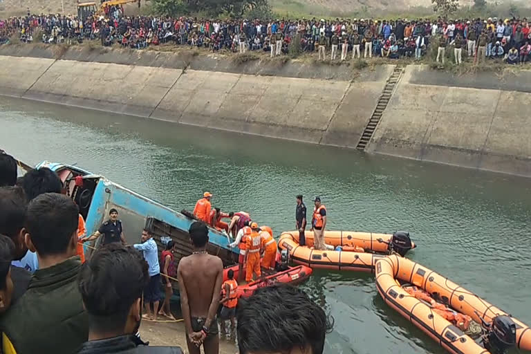 passenger-bus-fallen-down-into-canal-in-sidhi-39-deadbody-recovered