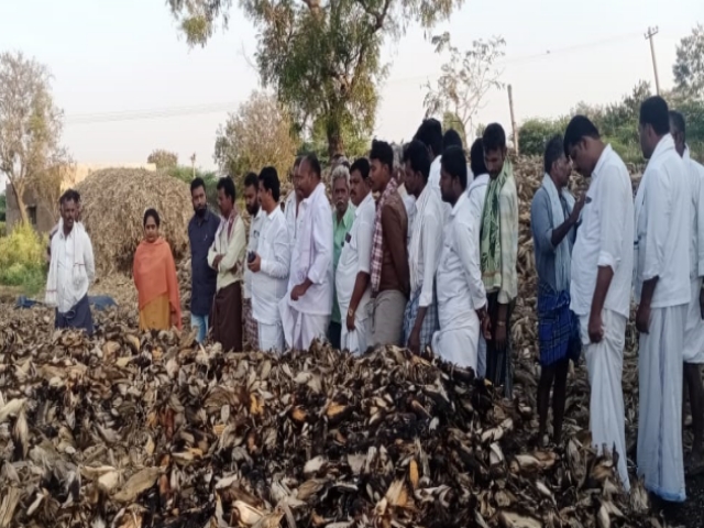 MLA t raghumoorthy visited koonabevu village of chitradurga