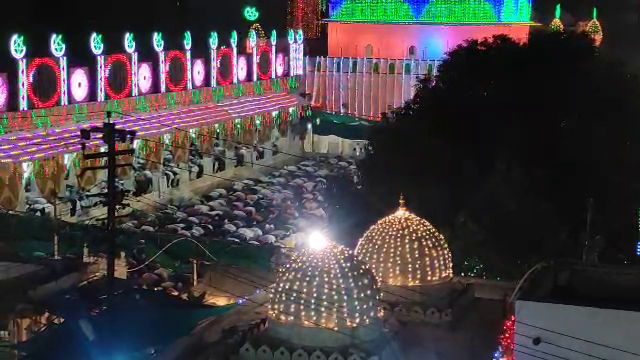 zerines coming in Urs, ajmer khwaza moinuddin hasan chishti dargah, ajmer khwaja sahab urs,  Khwaja ka kutta in urs, Khwaja ka kutta, Banquet in Khwaja Saheb's Urs,  ख्वाजा का कुत्ता, अजमेर में ख्वाजा साहब का उर्स, ख्वाजा साहब उर्स में लंगर