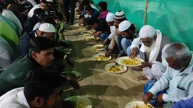 zerines coming in Urs, ajmer khwaza moinuddin hasan chishti dargah, ajmer khwaja sahab urs,  Khwaja ka kutta in urs, Khwaja ka kutta, Banquet in Khwaja Saheb's Urs,  ख्वाजा का कुत्ता, अजमेर में ख्वाजा साहब का उर्स, ख्वाजा साहब उर्स में लंगर