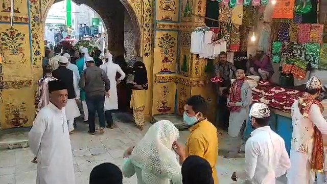 Jayreens Prayers at Khwaja Dargah, ख्वाजा की दरगाह पर मांगते हैं मन्नतें