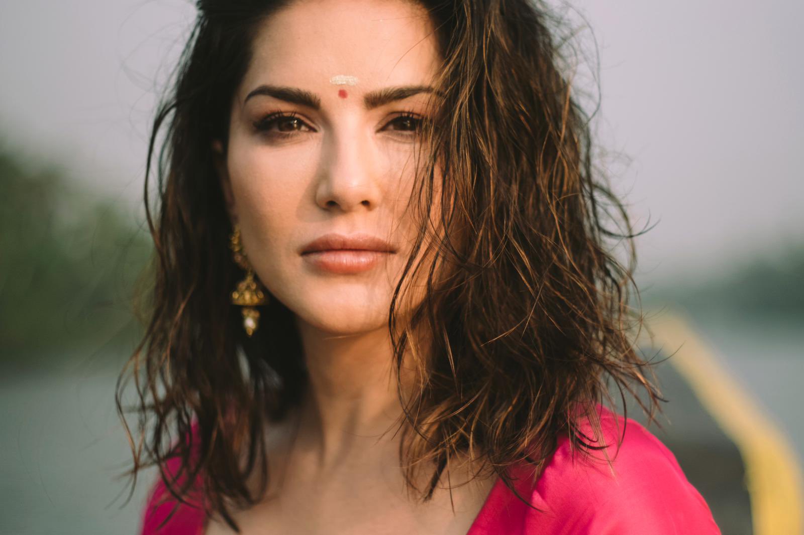 sunny-leone-did-a-photoshoot-in-kerala-and-post-in-instagram-fans-are-fascinated