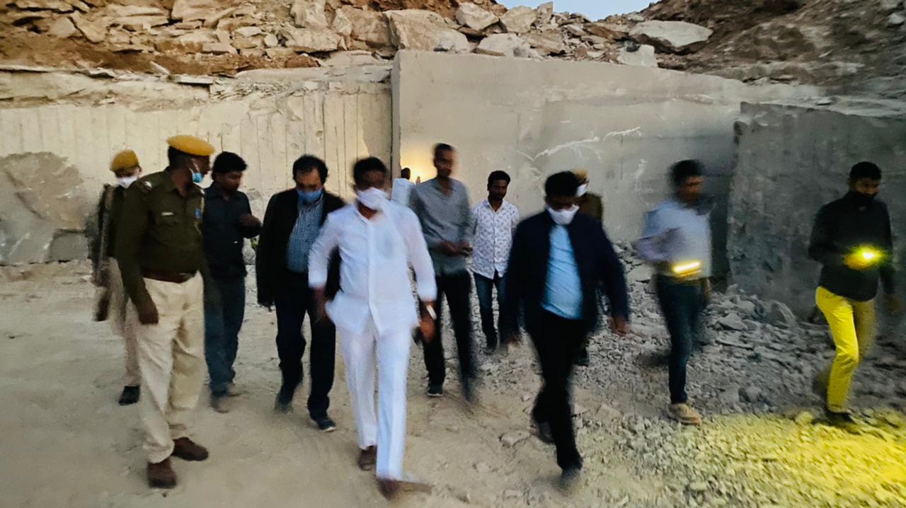 Telangana building minister visits Dhaulpur, observes sandstone mines