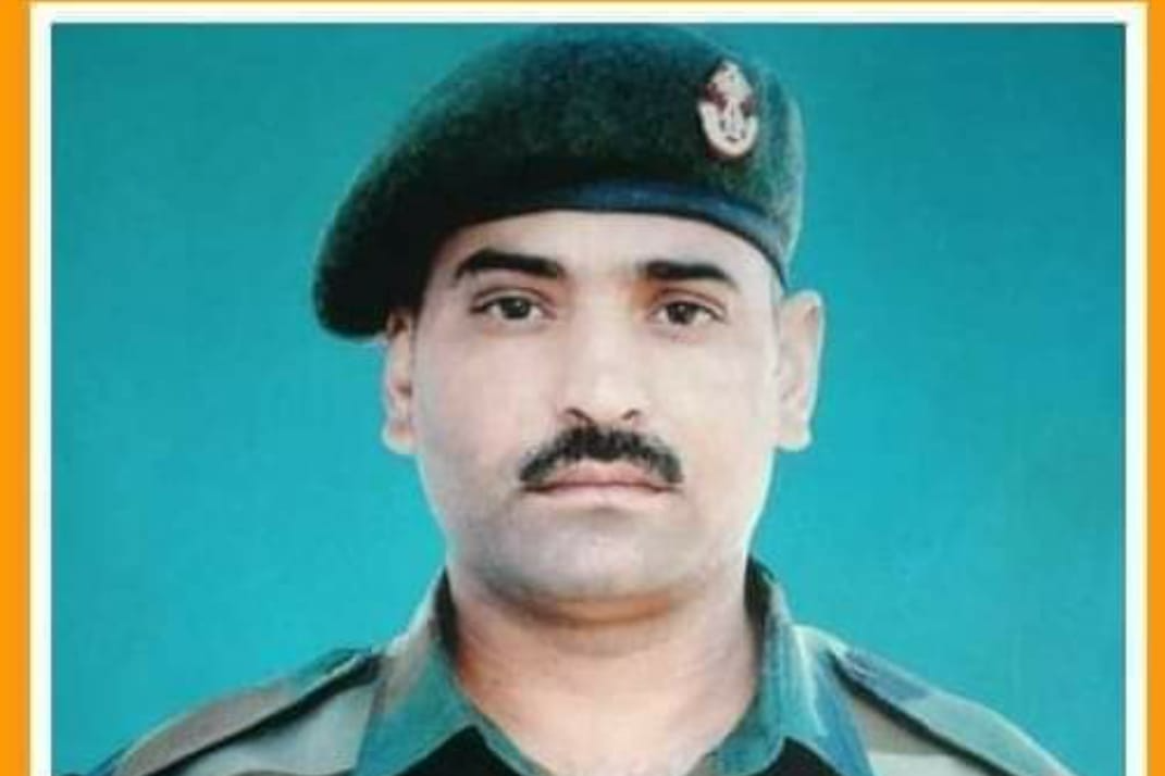 Last farewell to martyr Datram with moist eyes, Funeral performed with military honors, Shaheed Datram Jammu Kashmir Kupwara,  शहीद दाताराम जयपुर अंतिम यात्रा, शहीद दाताराम जाट अंतिम विदाई