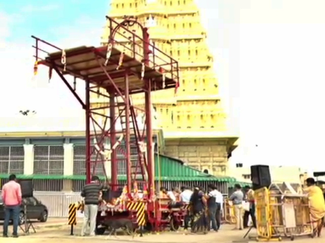 Manual lift gave to Chamundeshwari Temple at Mysore