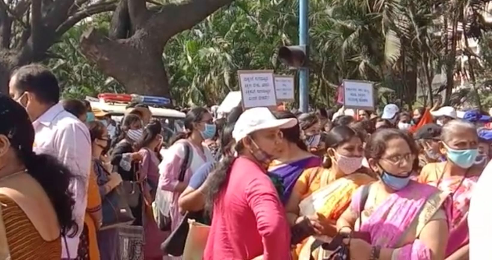 Karnataka private school teachers Stages protest in Bengaluru