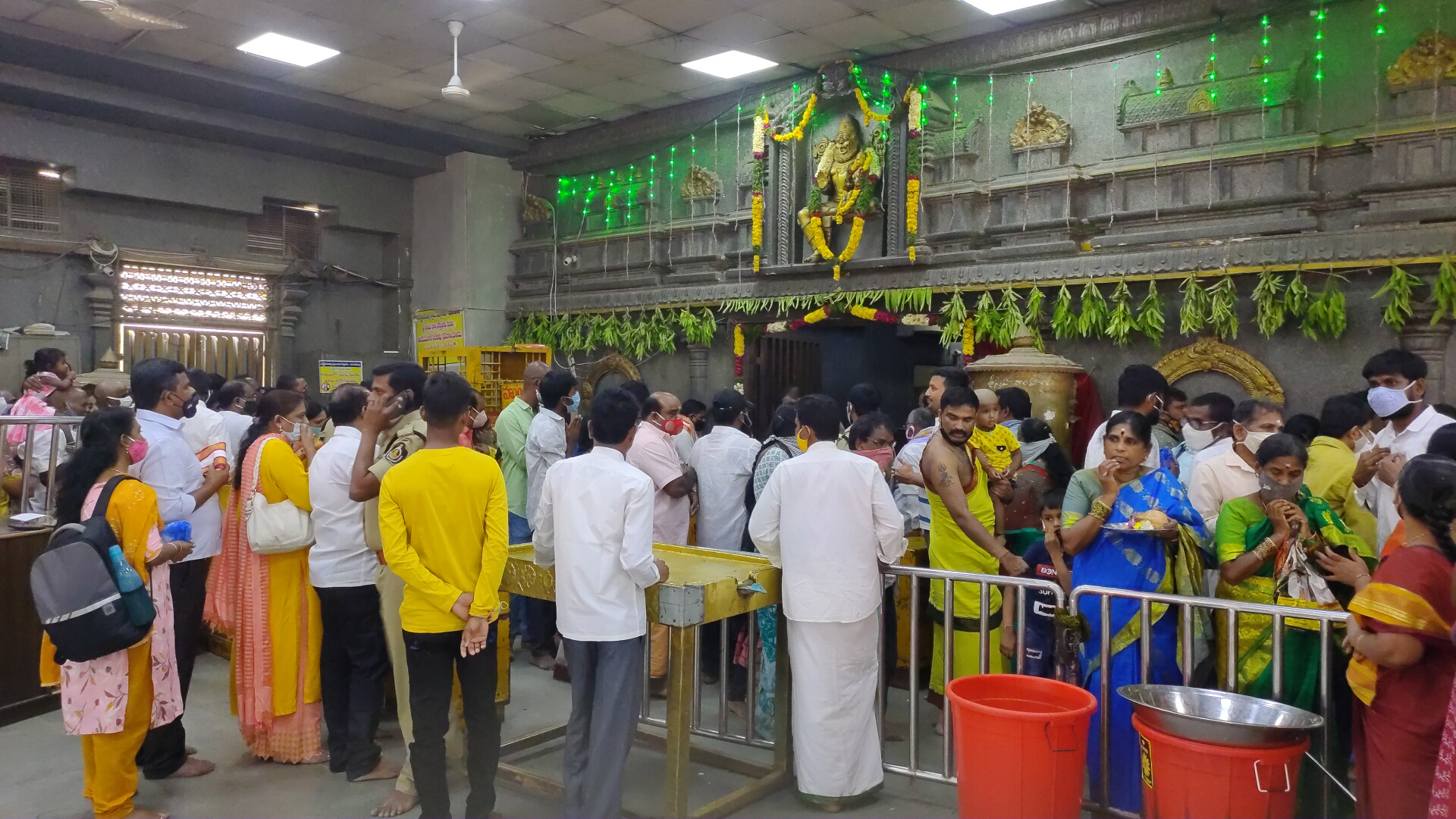 devotees-crowd-in-yadadri-temple-in-yadadri-district