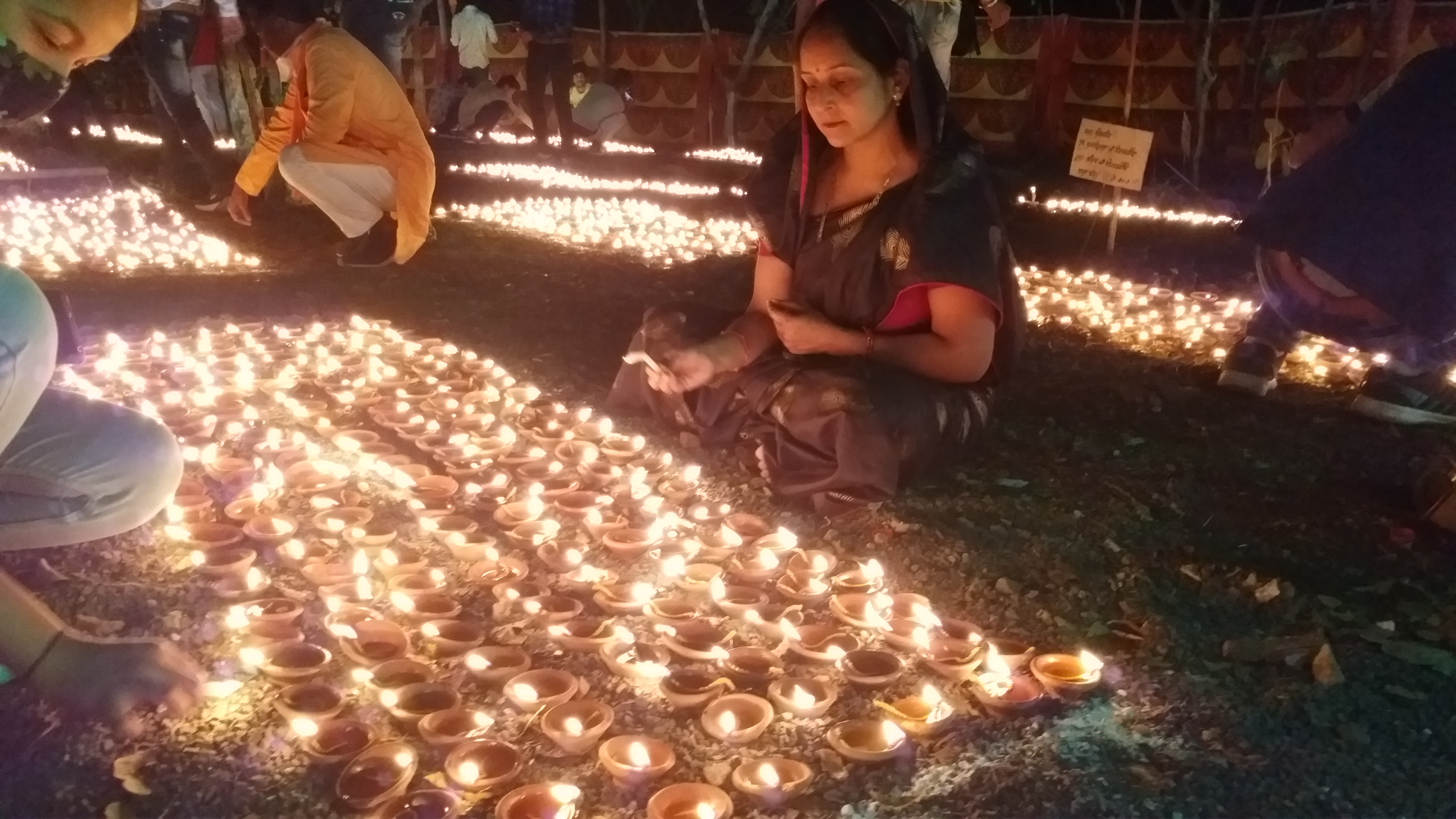 16 lakh earthen lamps lit in Indore; Kailash Vijayvargiya, others participate