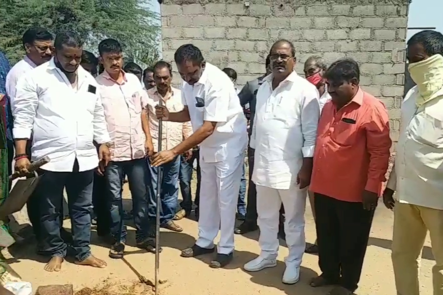 karimnagar  Mayor who worshiped the earth for underground drainage works‌