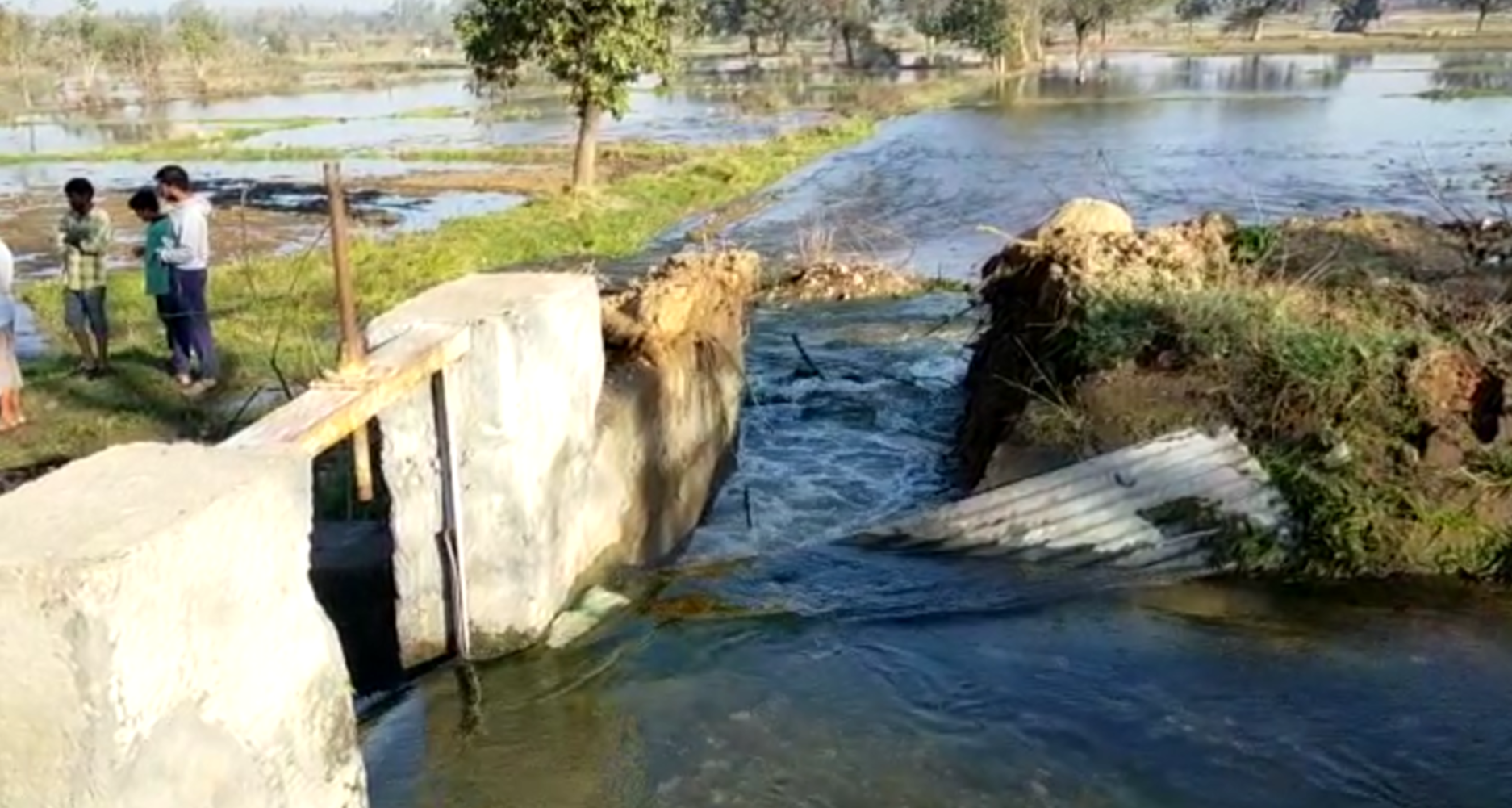 The canal in the nana sonela village was broken