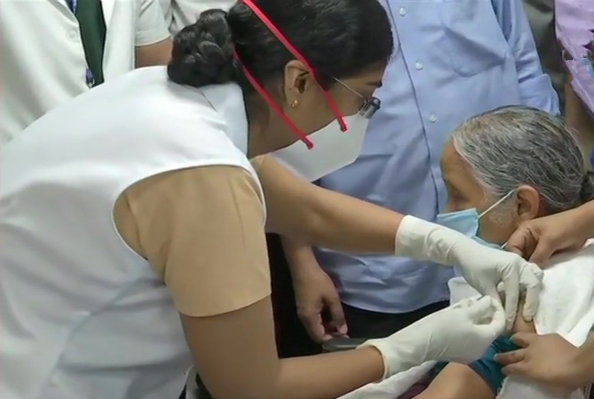 Delhi CM administered COVID-19 vaccine at LNJP hospital