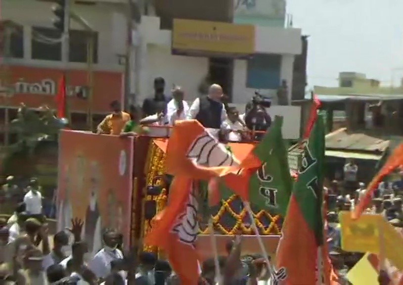 Tamil Nadu: Union Home Minister Amit Shah offers prayers at Suchindram Temple, Kanyakumari