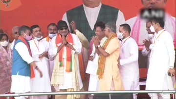 actor-mithun-chakraborty-joins-bharatiya-janata-party-at-pms-rally-at-brigade-parade-ground-kolkata