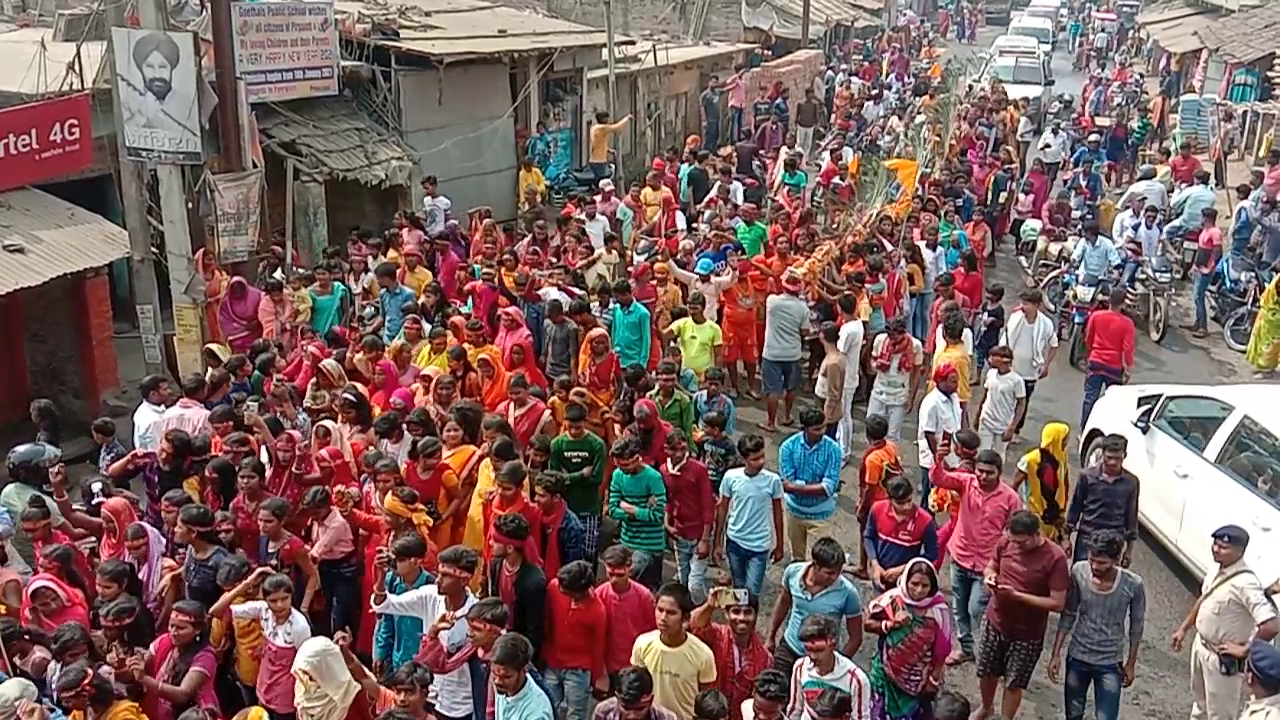 Devotees offered water to Lord Shiva with 54 feet of Kanwar in Sahibganj