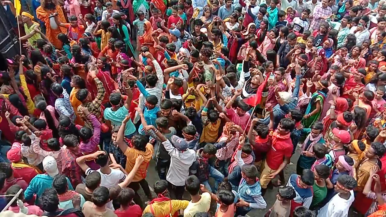 Devotees offered water to Lord Shiva with 54 feet of Kanwar in Sahibganj