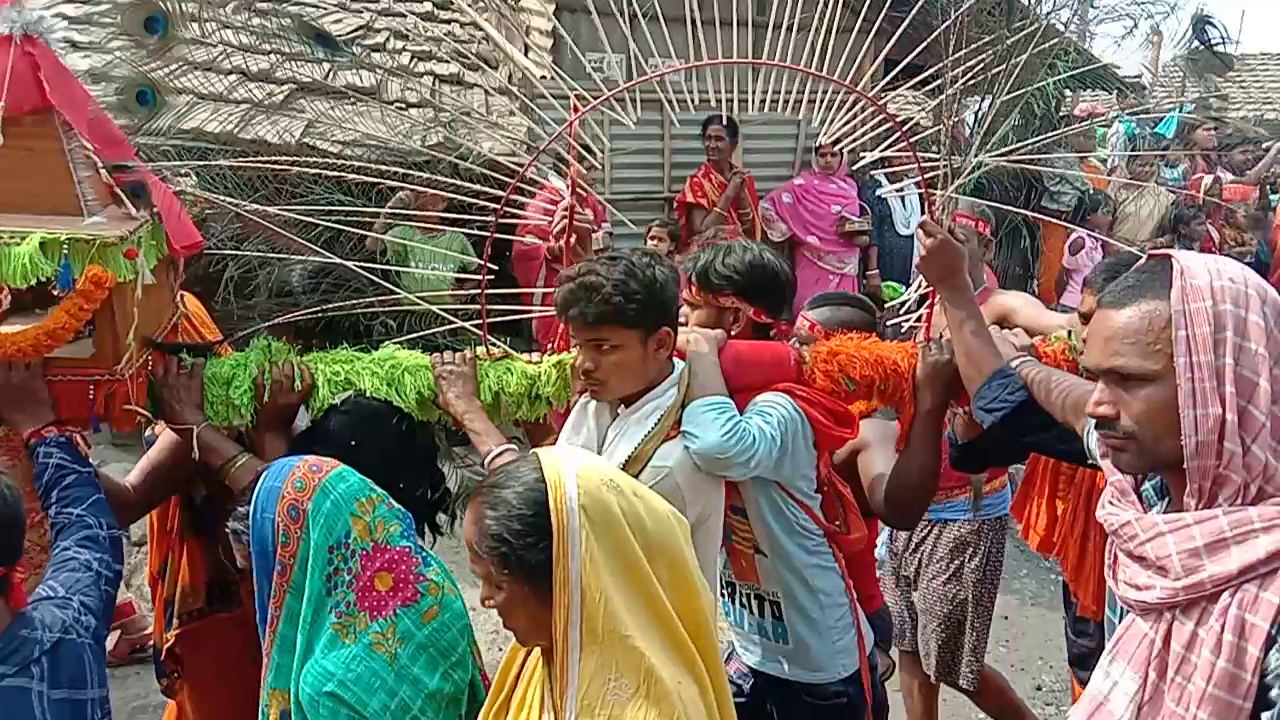 Devotees offered water to Lord Shiva with 54 feet of Kanwar in Sahibganj